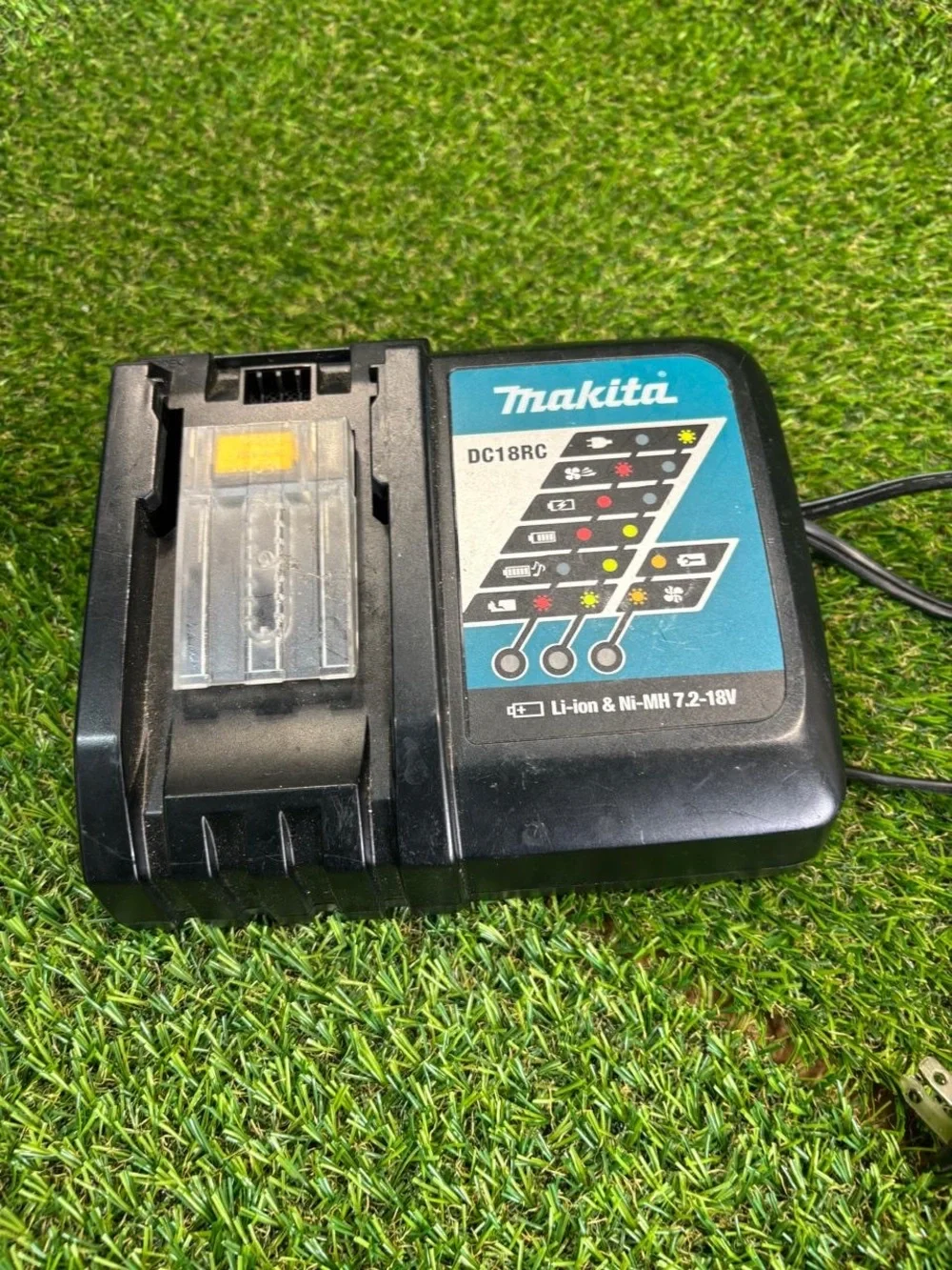 Makita DC18RC Black Battery Charger for 7.2-18V Li-ion & Ni-MH - Picture 2 of 3